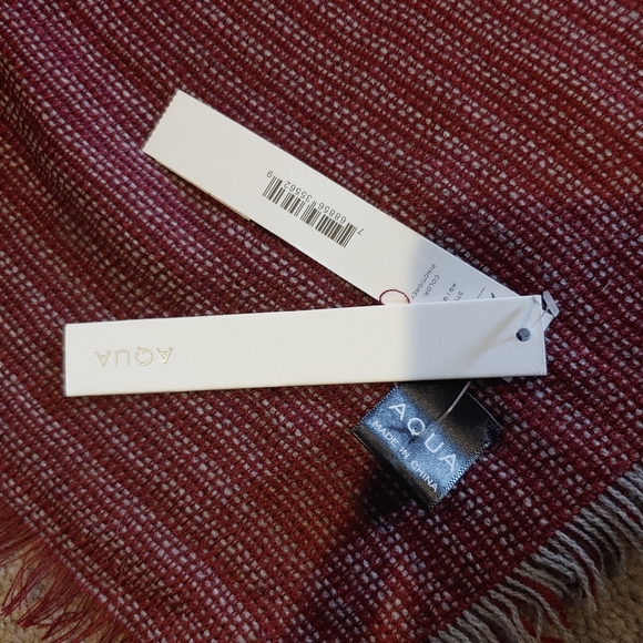 NWT- Aqua Bloomingdales Maroon and Grey Scarf with Fringe - Picture 7 of 8